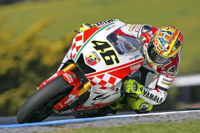 ASI MotoShow torna in pista con la Yamaha di Valentino - vale