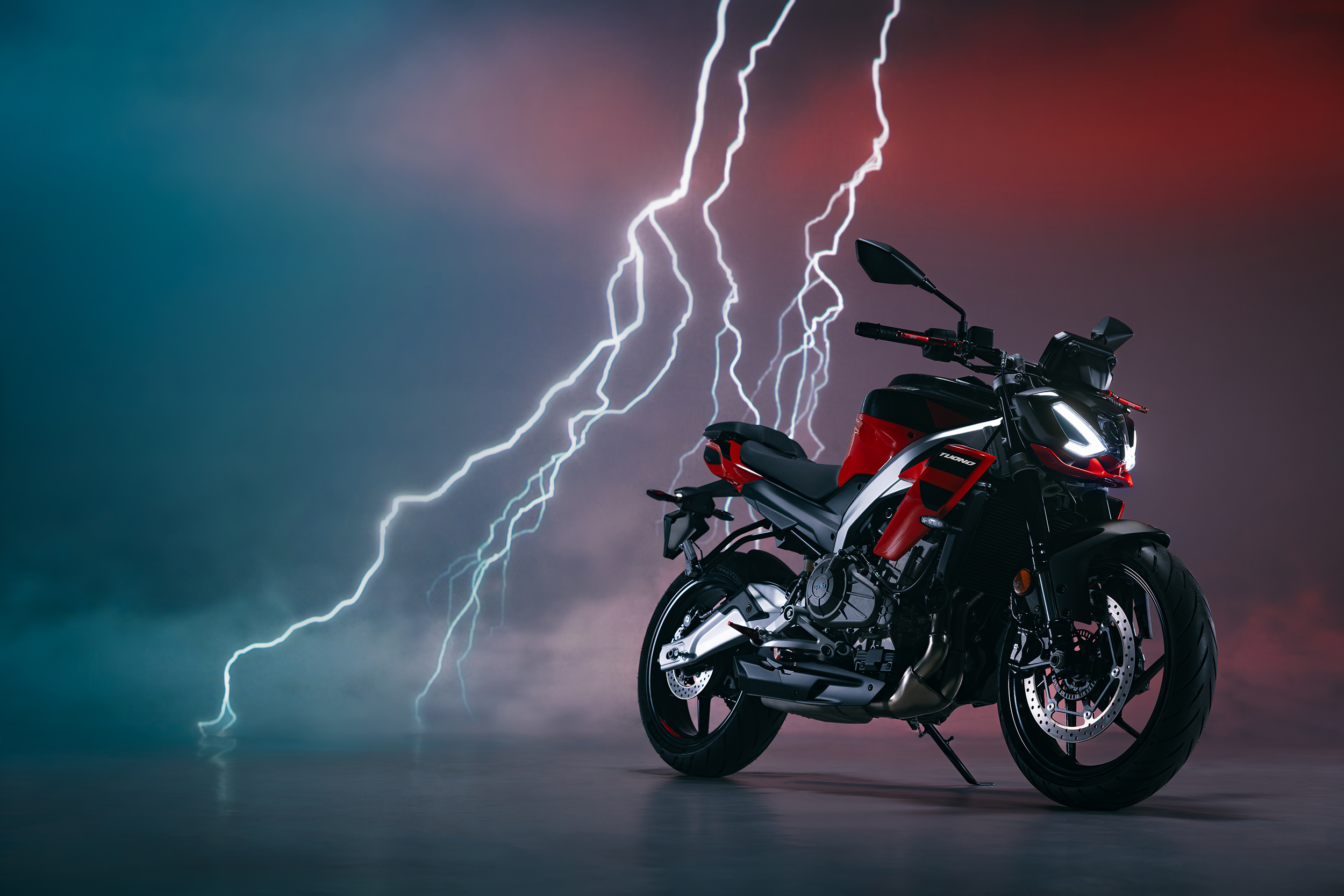 01-aprilia-tuono-457